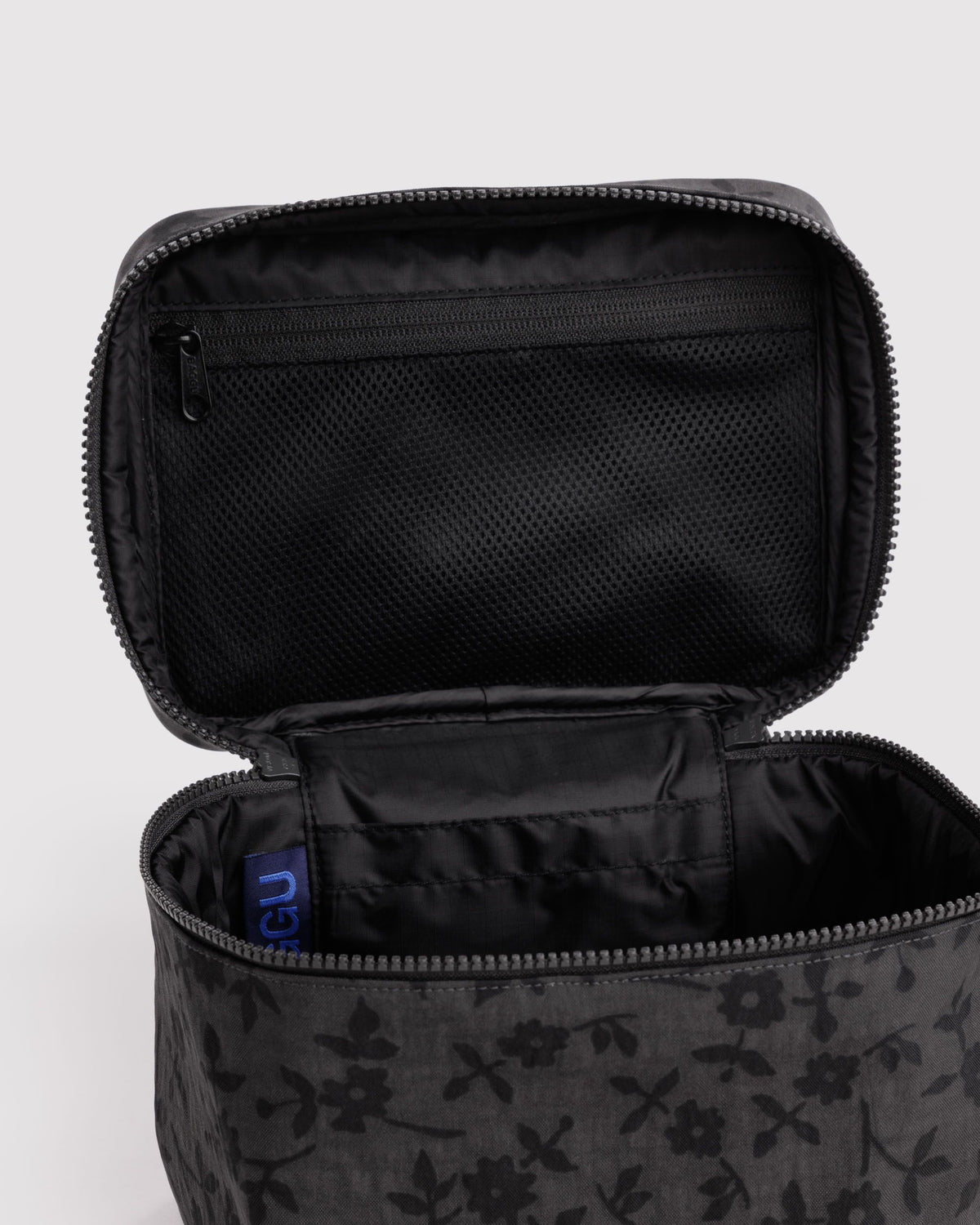 LARGE COSMETIC CASE - US 2331
