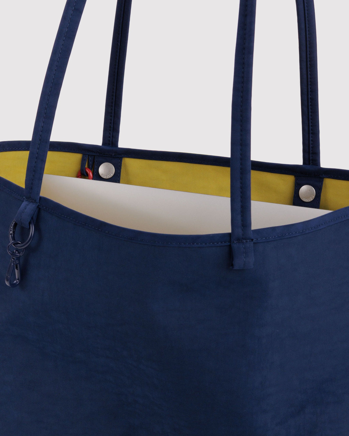 MEDIUM NYLON REVERSIBLE TOTE - US 9328