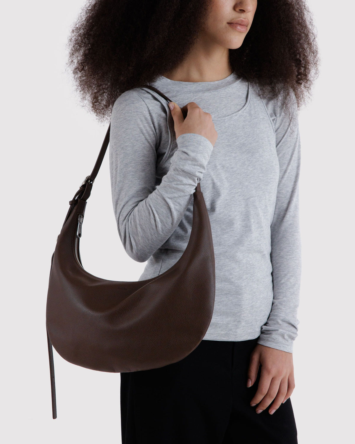 MEDIUM RECYCLED LEATHER FLAT CRESCENT - US 1557