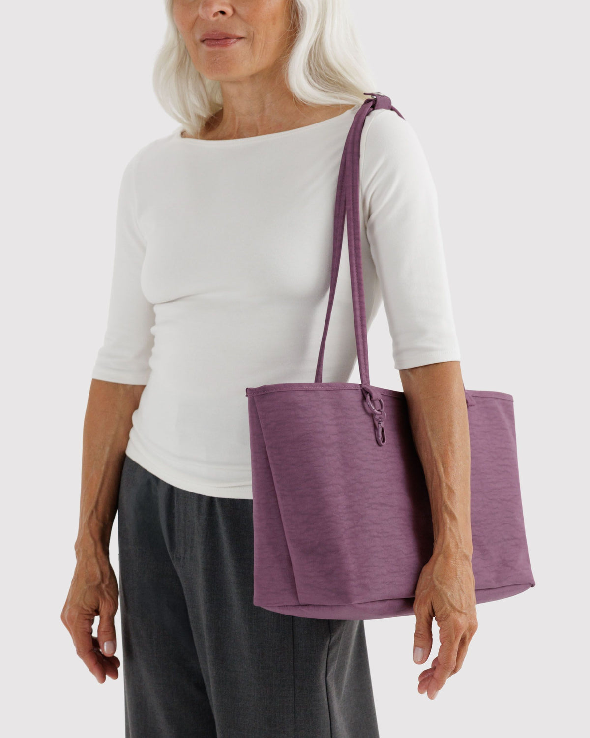 MEDIUM NYLON REVERSIBLE TOTE - US 6414